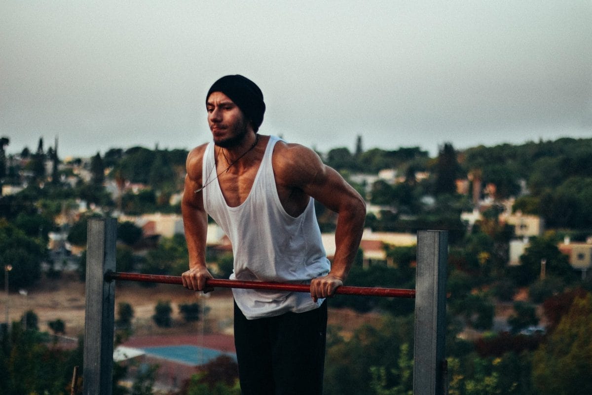 man working out - calisthenics beginner workout plan at home
